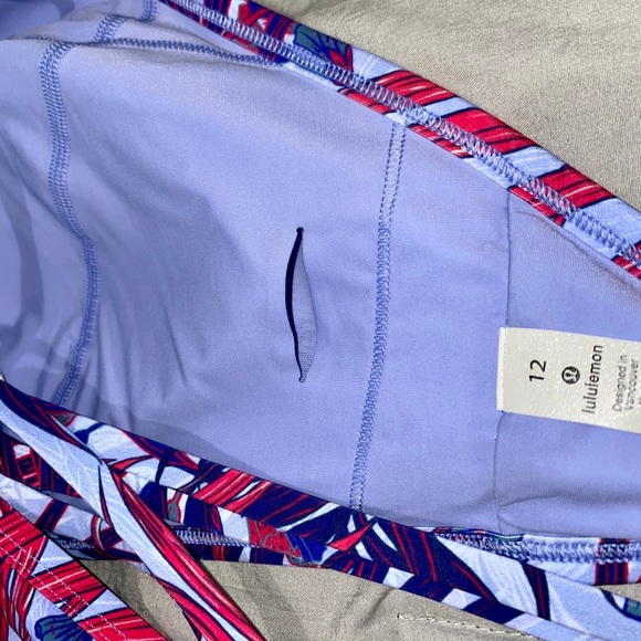 ✰ Lululemon See the Sea Swim Top/Sports Bra ✰ - Picture 6 of 9